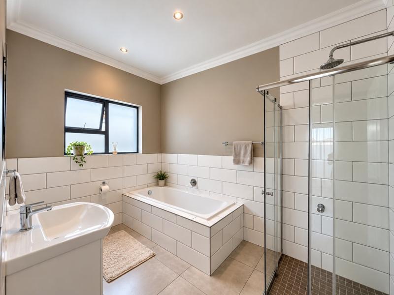 3 Bedroom Property for Sale in Gateway Manor North West